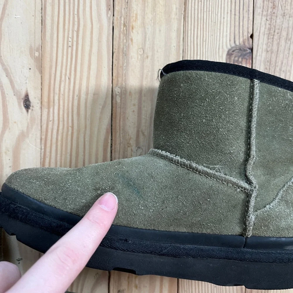 UGG classic mini